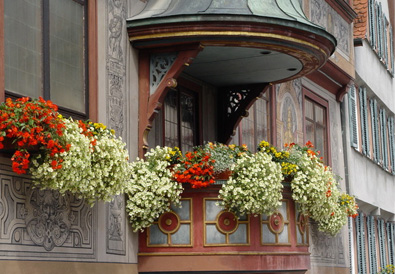 Creatively Decorate Your Balcony