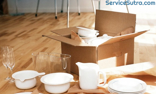 Home relocation services in Delhi - packing crockeries